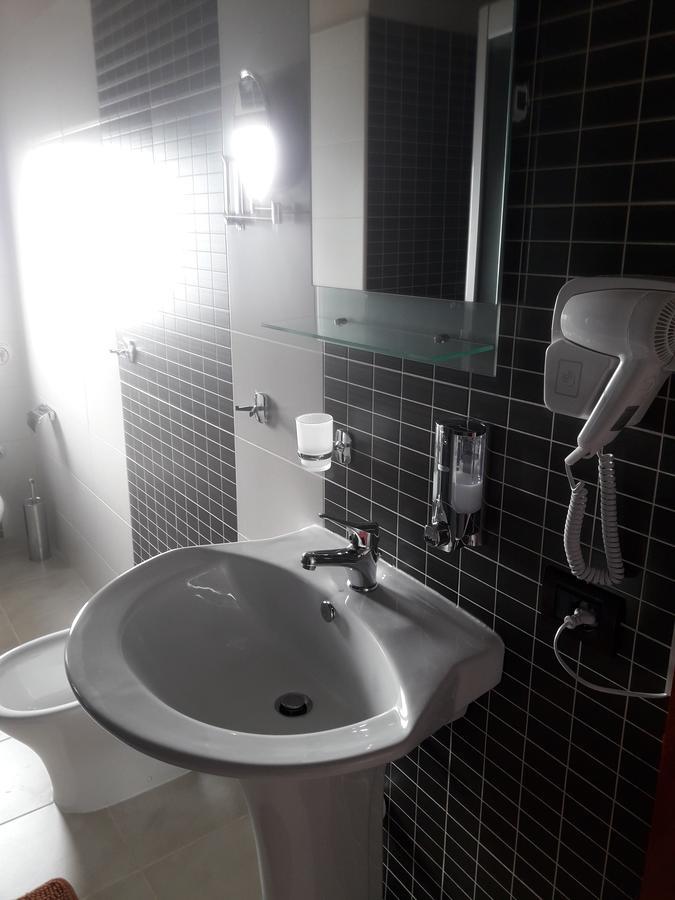 Hotel Vila Mano Korce Eksteriør bilde